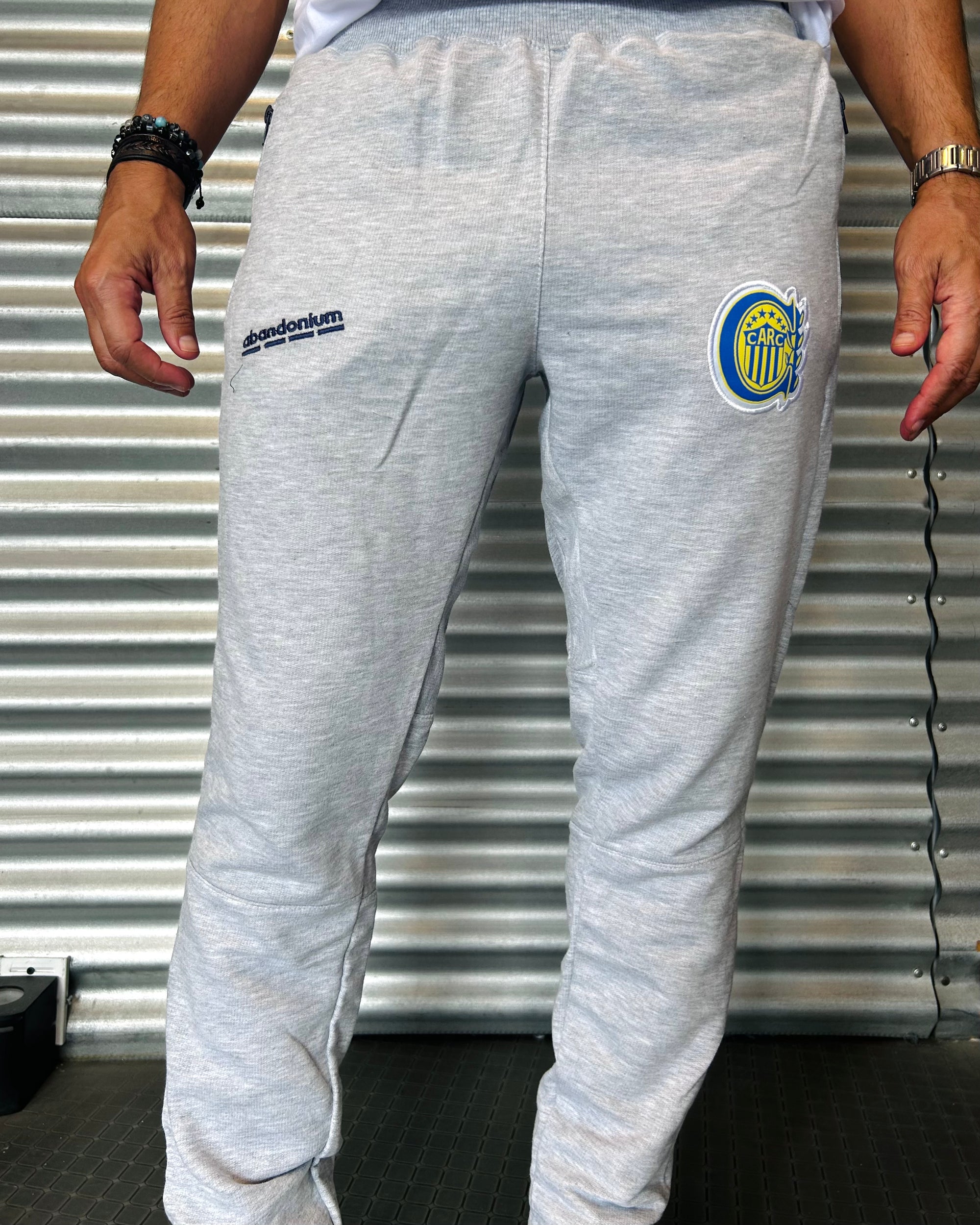 Pantalón Largo Chupín Frisa Niño/ Niña Escudo