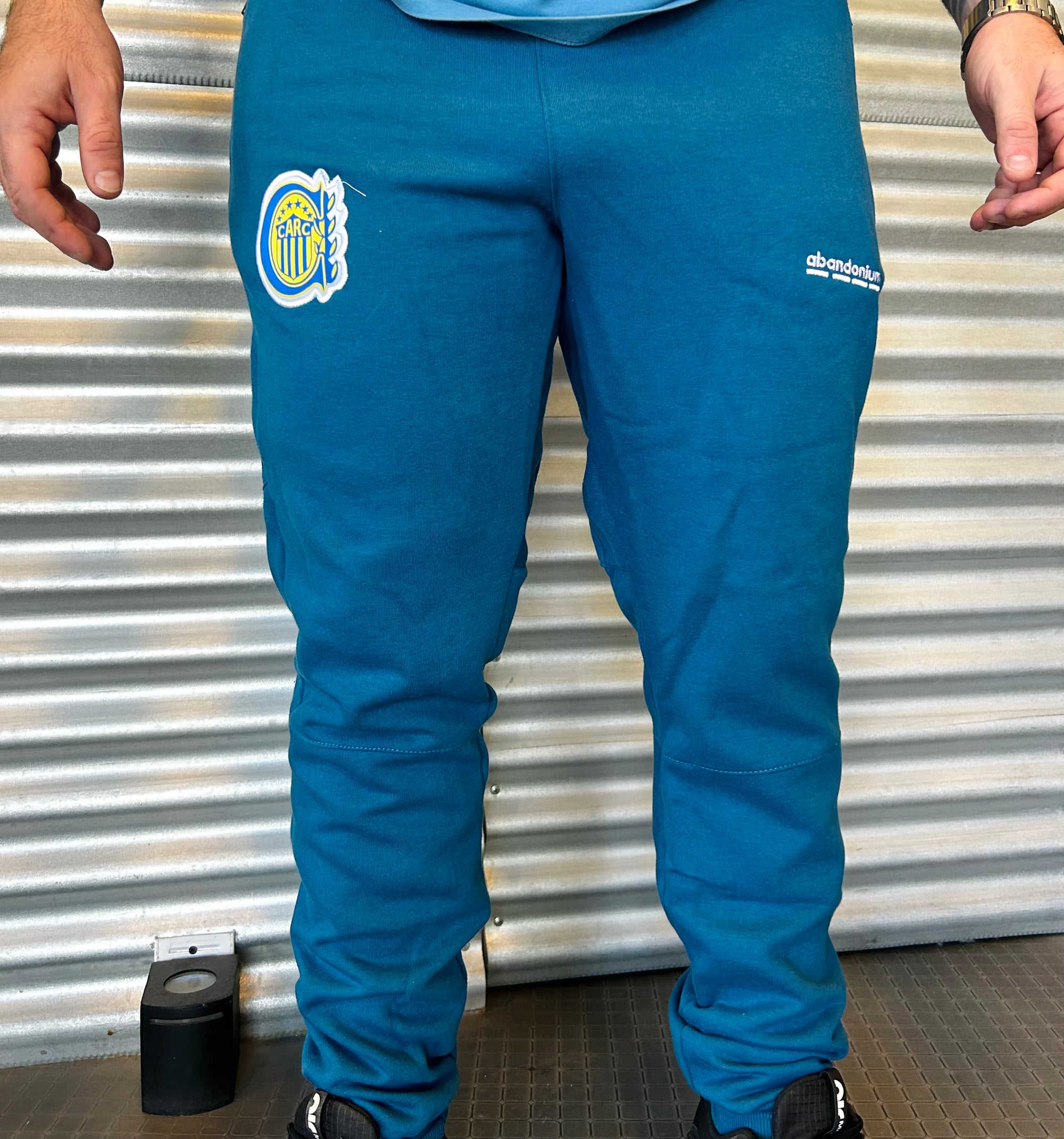 Pantalón Largo Chupín Frisa Niño/ Niña Escudo